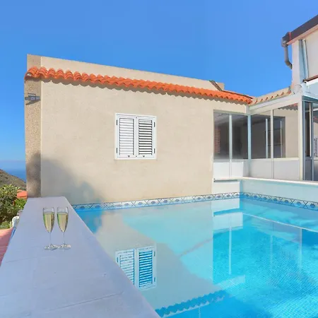 펜션 Casa Haroldo - Private Pool - Sea & Mountain Views 칸델라리아